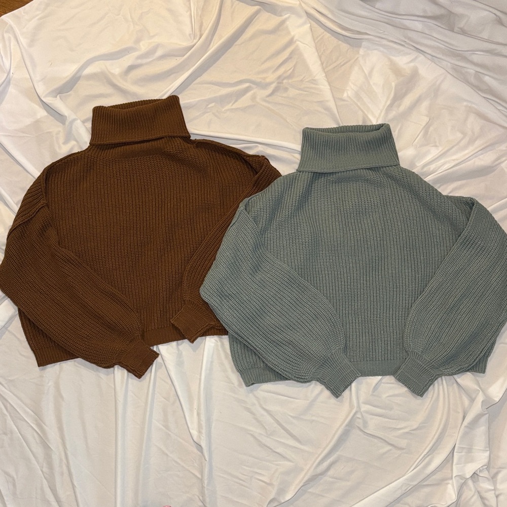 Zenana Outfitters Pair of Cropped Turtleneck Sweaters - Size M